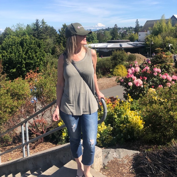 Meet your Posher, Cindy - Picture 2 of 3